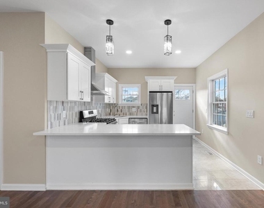 32 West Street - Photo Thumbnail 14