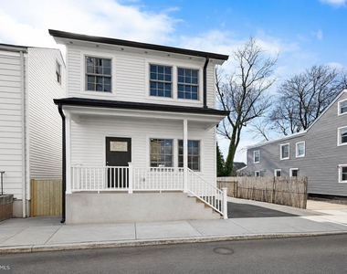 32 West Street - Photo Thumbnail 1