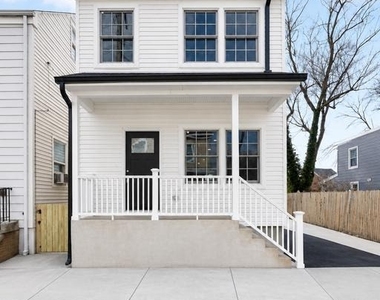 32 West Street - Photo Thumbnail 2