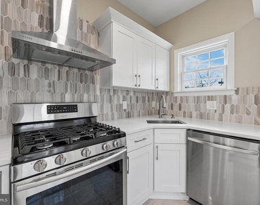 32 West Street - Photo Thumbnail 17