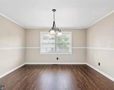 15 Waverly Road - Photo Thumbnail 8