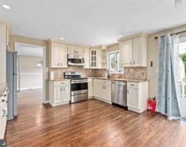 15 Waverly Road - Photo Thumbnail 12