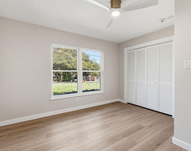 11805 Pollyanna Ave - Photo Thumbnail 20