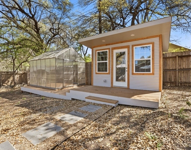 11805 Pollyanna Ave - Photo Thumbnail 23