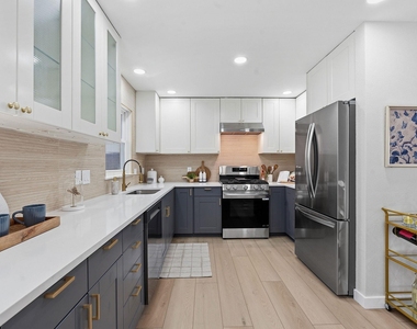 11805 Pollyanna Ave - Photo Thumbnail 8