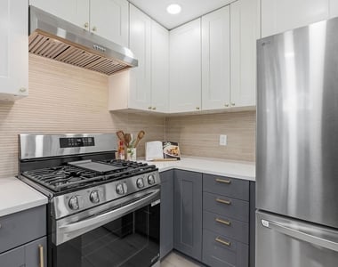 11805 Pollyanna Ave - Photo Thumbnail 10
