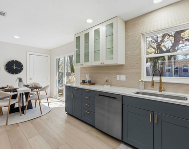 11805 Pollyanna Ave - Photo Thumbnail 11