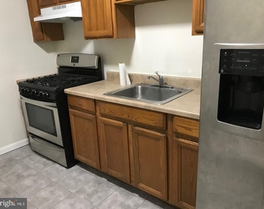 221 Norcross Lane - Photo Thumbnail 5
