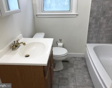 221 Norcross Lane - Photo Thumbnail 10