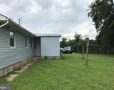 221 Norcross Lane - Photo Thumbnail 13