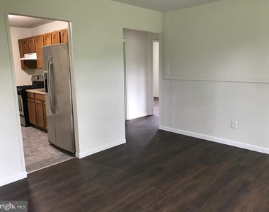 221 Norcross Lane - Photo Thumbnail 7