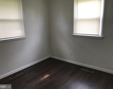 221 Norcross Lane - Photo Thumbnail 9