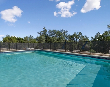 401 Roy Creek Ln - Photo Thumbnail 33