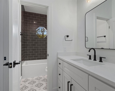 401 Roy Creek Ln - Photo Thumbnail 24
