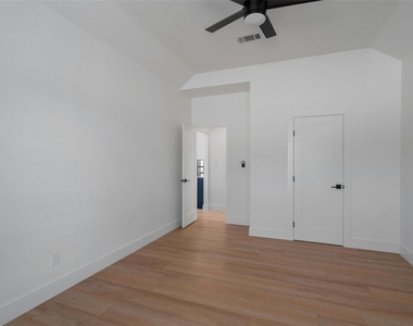 401 Roy Creek Ln - Photo Thumbnail 19