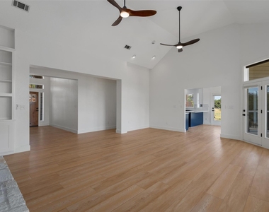 401 Roy Creek Ln - Photo Thumbnail 4