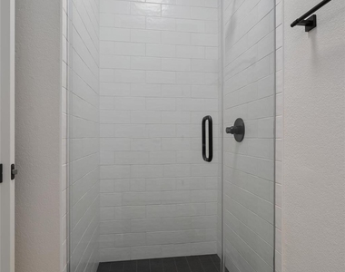 401 Roy Creek Ln - Photo Thumbnail 21