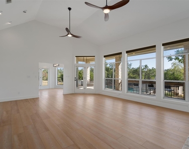 401 Roy Creek Ln - Photo Thumbnail 5