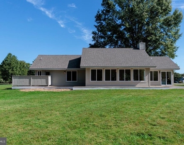 102 Golf Court - Photo Thumbnail 3