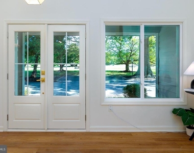 102 Golf Court - Photo Thumbnail 10