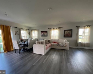 14724 Silver Hammer Way - Photo Thumbnail 4