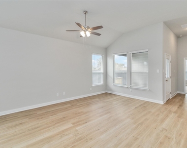 1020 Staglin St - Photo Thumbnail 4
