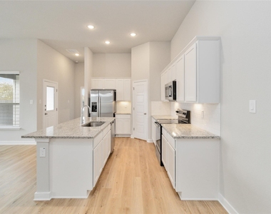 1020 Staglin St - Photo Thumbnail 8