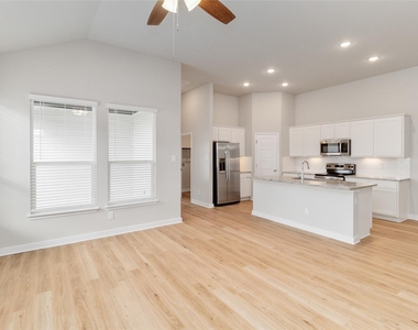 1020 Staglin St - Photo Thumbnail 5