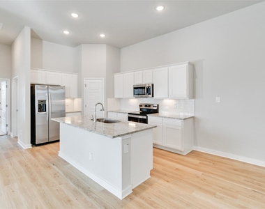 1020 Staglin St - Photo Thumbnail 7
