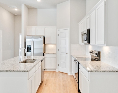 1020 Staglin St - Photo Thumbnail 9