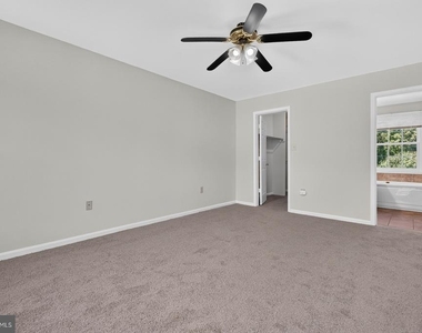 811 Chatsworth Drive - Photo Thumbnail 15