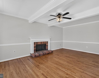 811 Chatsworth Drive - Photo Thumbnail 2