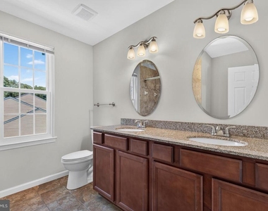 811 Chatsworth Drive - Photo Thumbnail 17