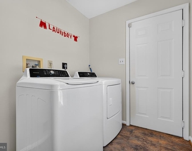 811 Chatsworth Drive - Photo Thumbnail 14