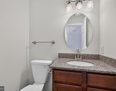 811 Chatsworth Drive - Photo Thumbnail 10