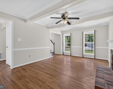 811 Chatsworth Drive - Photo Thumbnail 4