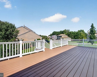 811 Chatsworth Drive - Photo Thumbnail 27