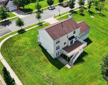 811 Chatsworth Drive - Photo Thumbnail 30