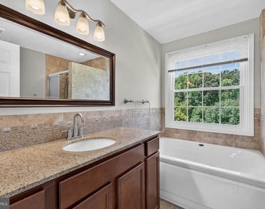 811 Chatsworth Drive - Photo Thumbnail 23