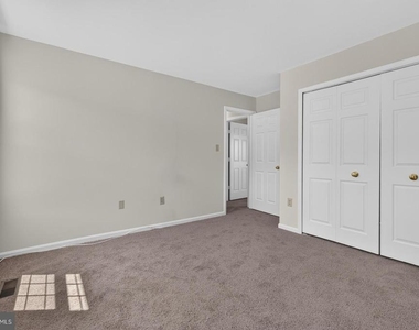 811 Chatsworth Drive - Photo Thumbnail 21
