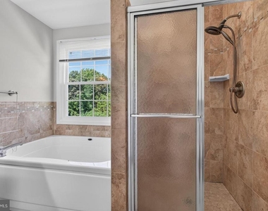 811 Chatsworth Drive - Photo Thumbnail 18