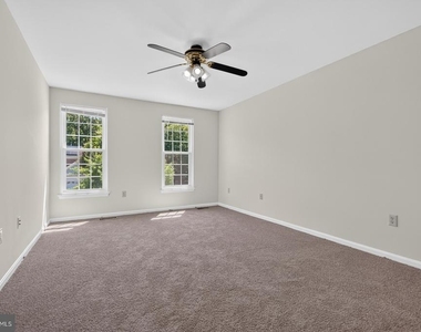 811 Chatsworth Drive - Photo Thumbnail 16