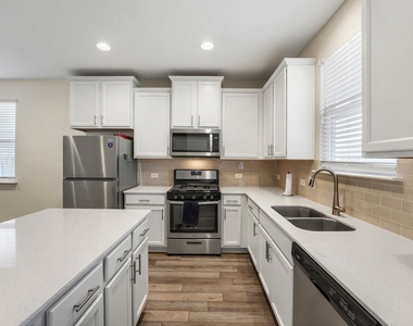 12104 Tolson Dr - Photo Thumbnail 5