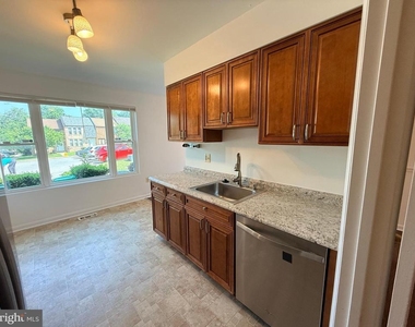 7007 Cipriano Woods Court - Photo Thumbnail 5