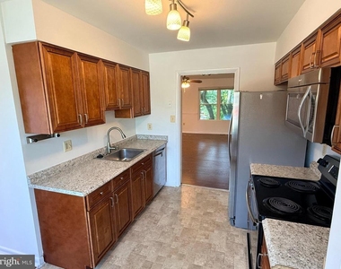 7007 Cipriano Woods Court - Photo Thumbnail 4