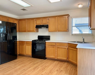 3123 Jazz St - Photo Thumbnail 10