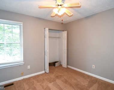 13703 Lord Sterling Place - Photo Thumbnail 26