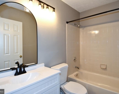13703 Lord Sterling Place - Photo Thumbnail 29