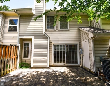 13703 Lord Sterling Place - Photo Thumbnail 18