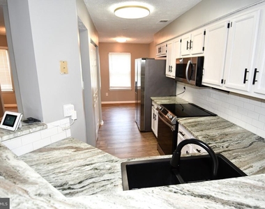 13703 Lord Sterling Place - Photo Thumbnail 10